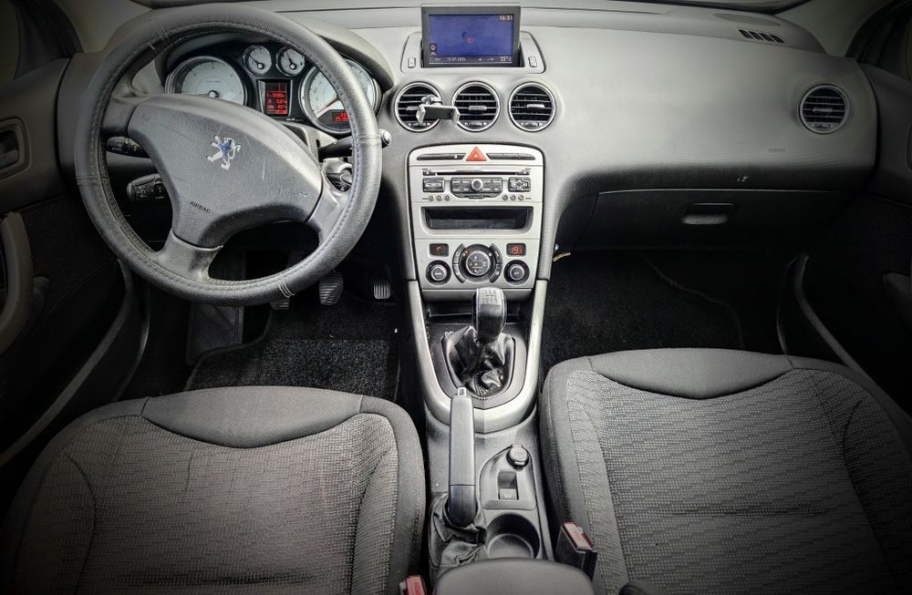 Peugeot 308 SW — fotografia 12