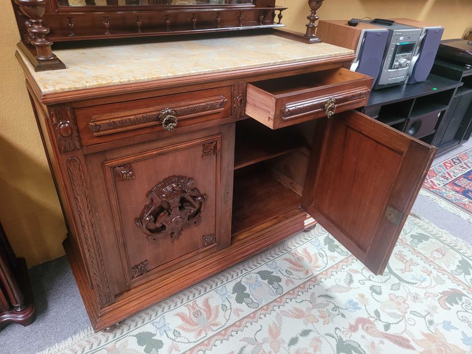 Enorme móvel antigo em madeira maciça com tampo em pedra e es