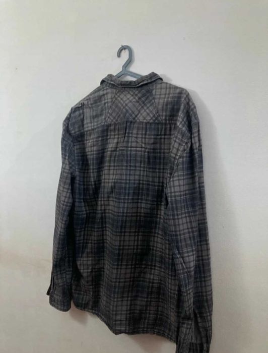 Camisa escura Clockhouse C&A