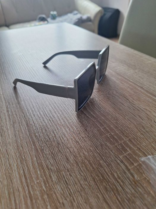 Okularki  szare obramowki