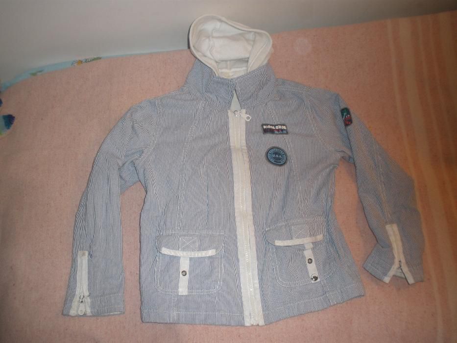 Продам куртку-ветровку на мальчика