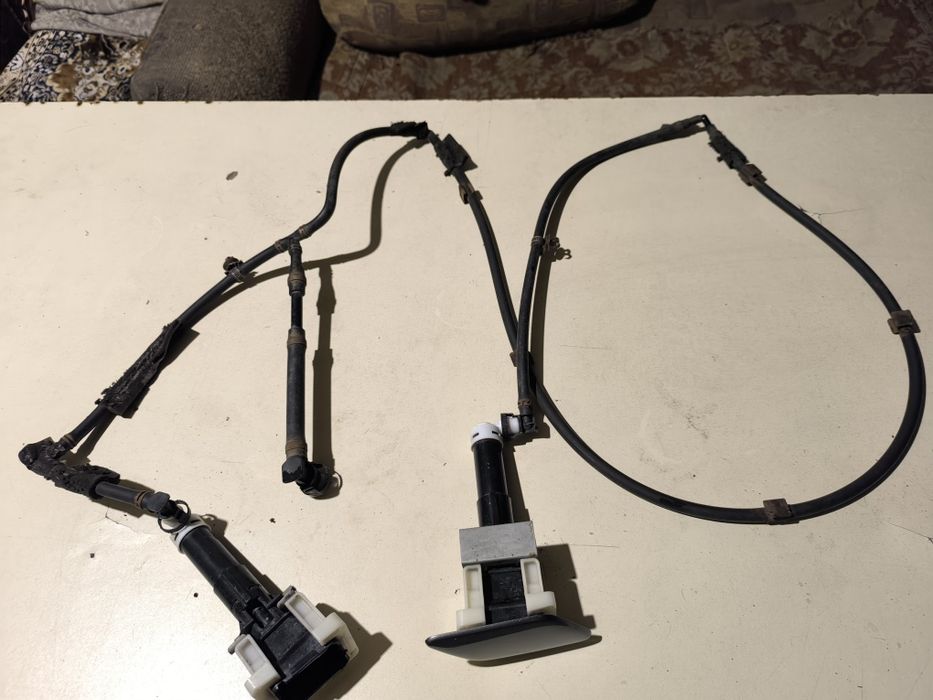 Продам форсунки омивача фар Nissan Leaf