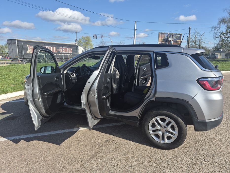 Продам Jeep Compass  Sport (4*4)2021року  2.4L бензин