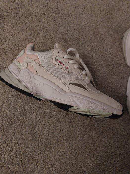 Tenis Adidas Falcon