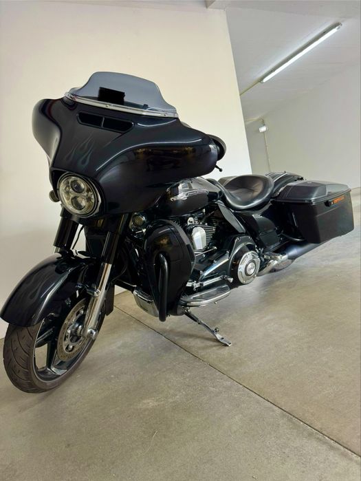 Harley Davidson Street Glide CVO