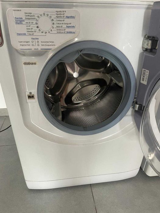 Maq. Lav. Roupa Hotpoint ARISTON AQUALTIS AQ8L 09 U