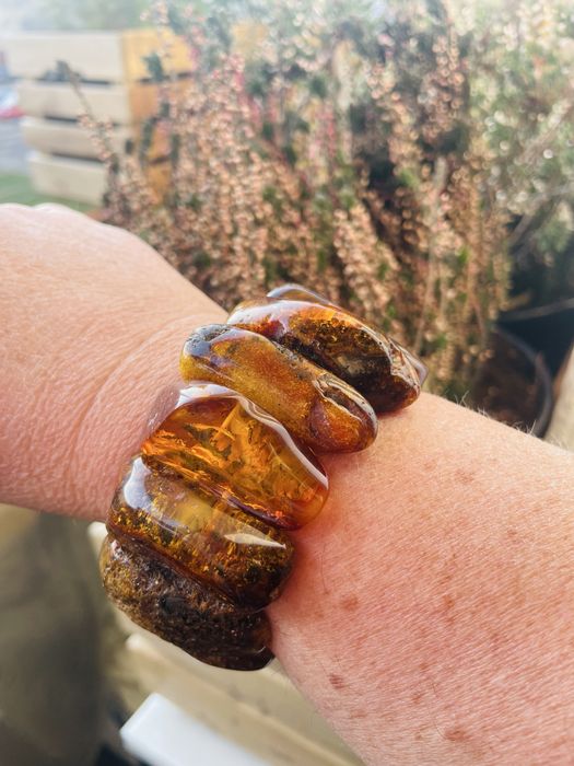 Nowa bransoleta z bałtyckich bursztynów