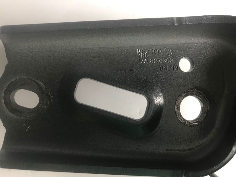 Петлі кришки багажника(комплект) Volkswagen Jetta МК7 17A827301