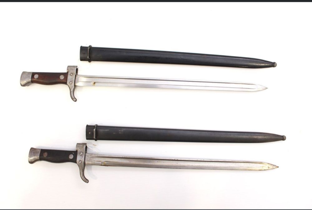 Duas baionetas modelo 1892 para Rifle Berthier