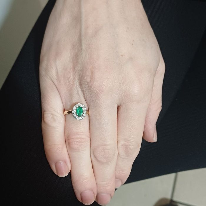 Złoty pierscionek szmaragd i diamenty