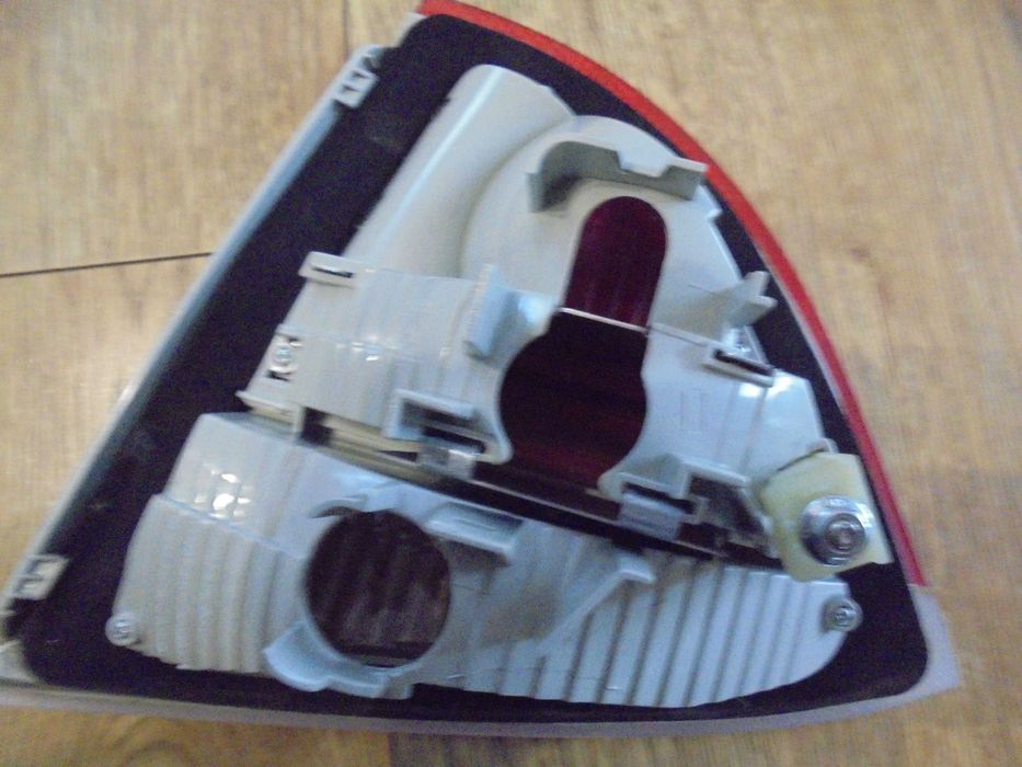 BMW E91 lampa w klapę lewa