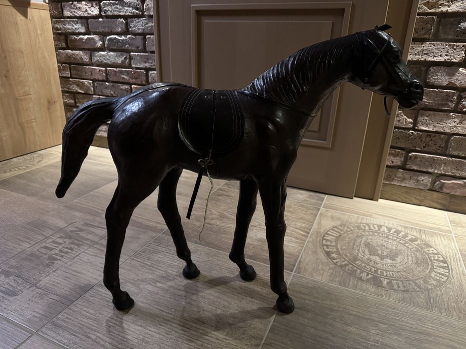 Duży kolekcjonerski drewniany koń obciągany skórą Klasyk antyk vintage