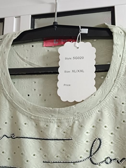 Camisola de manga curta nova