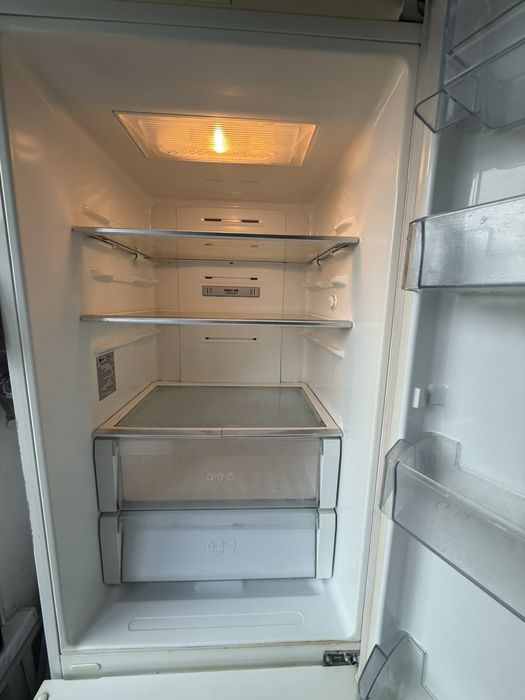 Холодильник LG , сухая замарозка