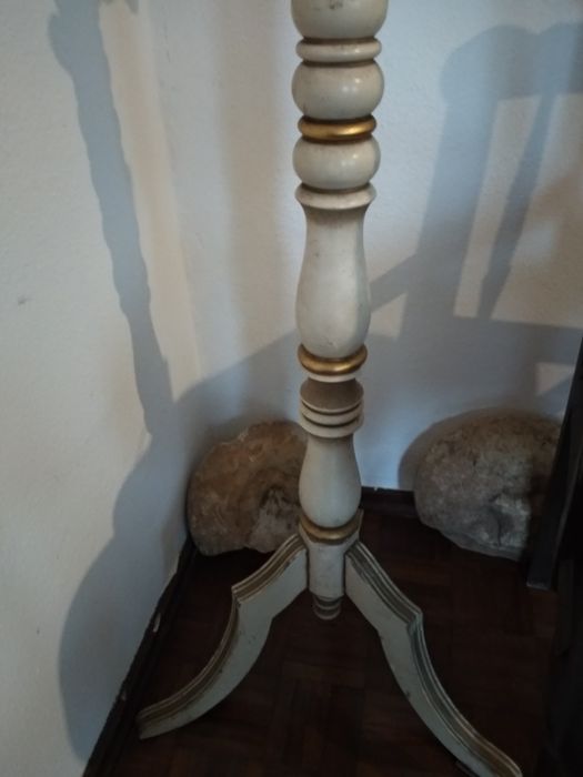 Móveis antigos para restauro