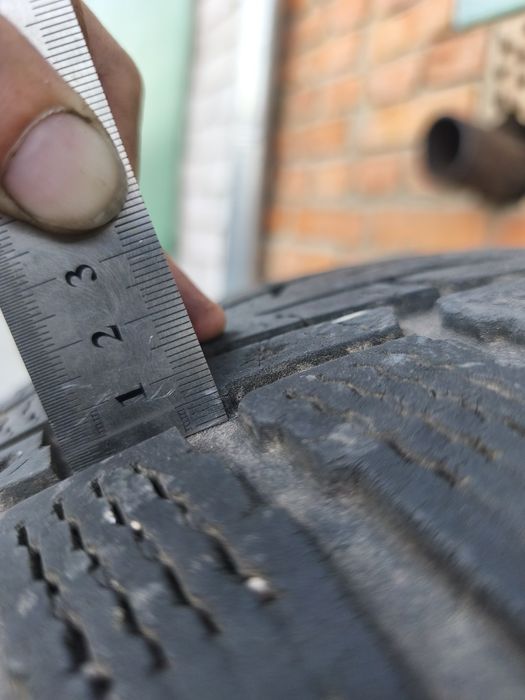 235/65R18 Nokian