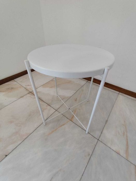 mesa de apoio em metal branca
