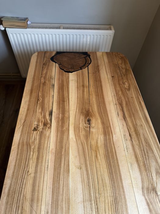 Унікальний лофт стіл з епоксидною смолою та ефектом потертостей