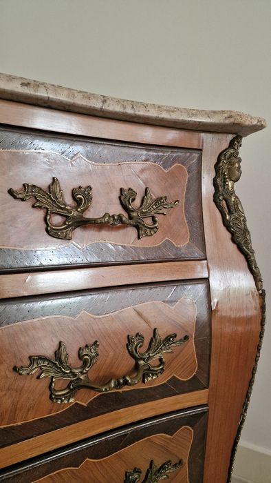 Comoda Louis XV em muito bom estado