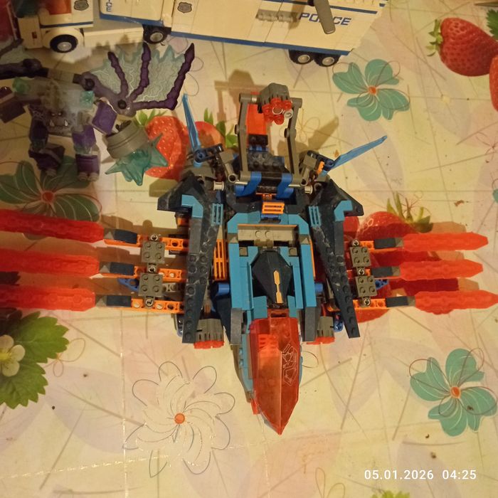 Продам lego nexo knight и lego city police грузовик
