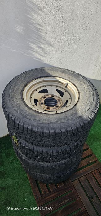 Jantes 15 com pneus 235x75 15 6x139.7