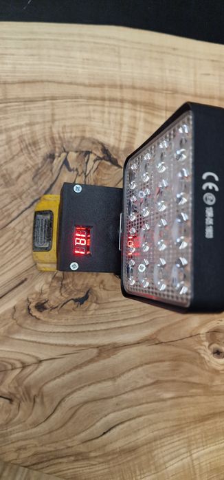 Lampa Dewalt Led ładowarka USB
