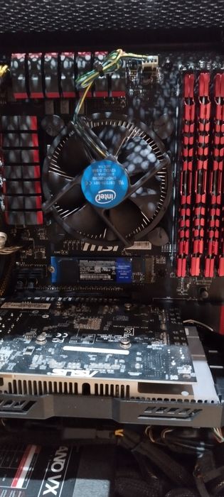 Computador de secretária (torre)