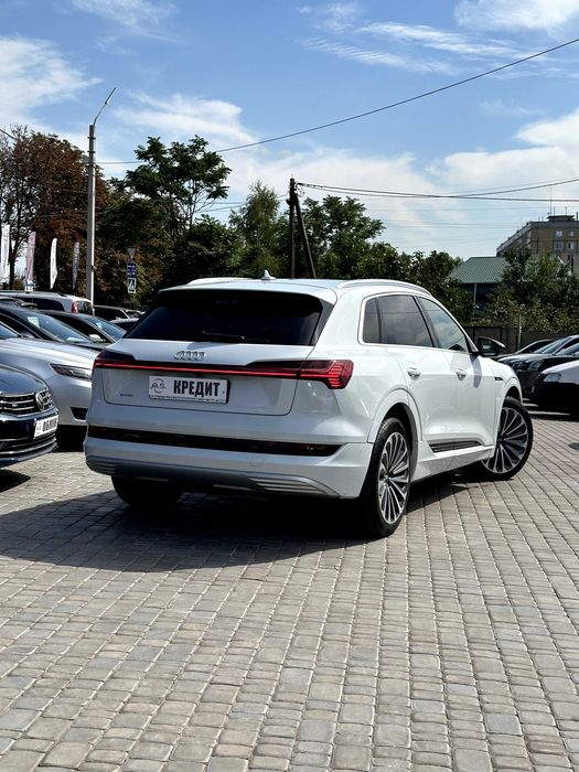 Продам Audi e-tron 2019 рік можлива розстрочка,кредит,обмін!