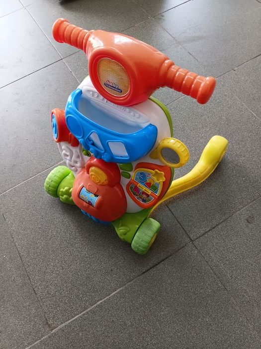 Andador Baby Clementoni tipo scoter (bom estado)