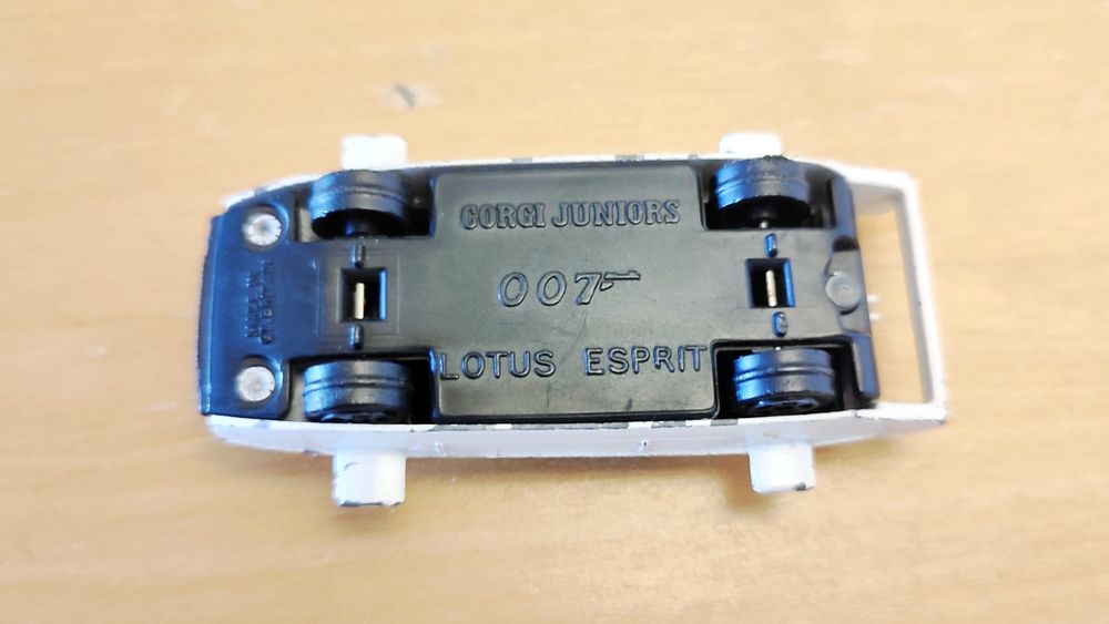 2 carros Corgi e Polistil anos 70