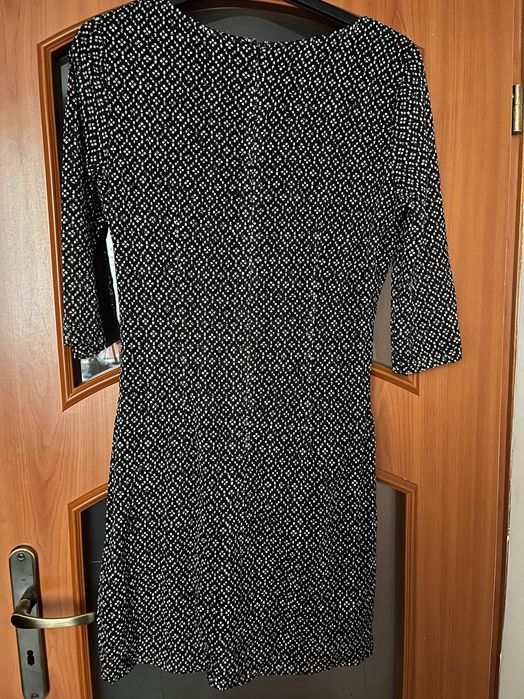 Sukienka w biały wzór r.38