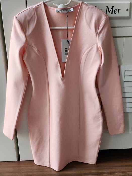 Elegancka sukienka z głębokim dekoltem IvyRevel rozmiar S 36