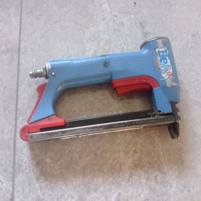 Zszywacz pneumatyczny tapicerki oryginał BeA