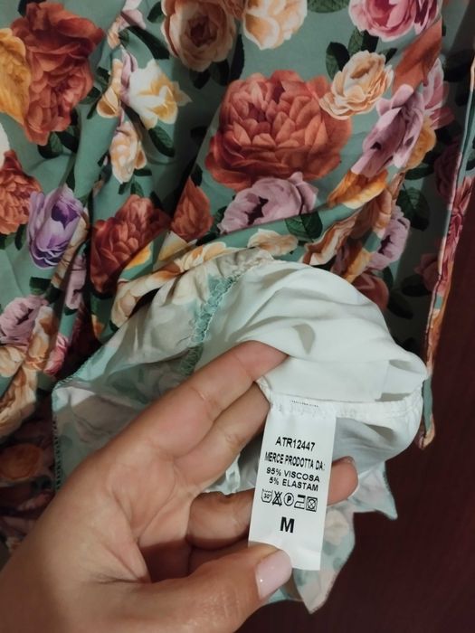 Vestido florido com drapeado novo