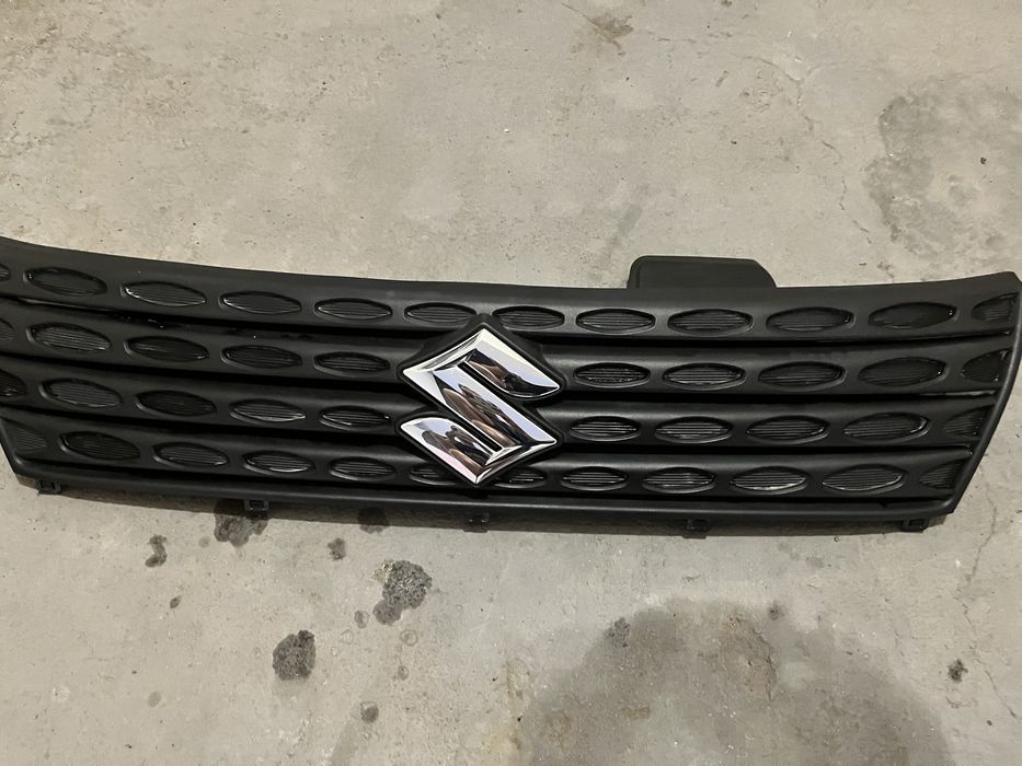 Решітка  радіатора Suzuki Vitara ( 7211154PO ) 2015-