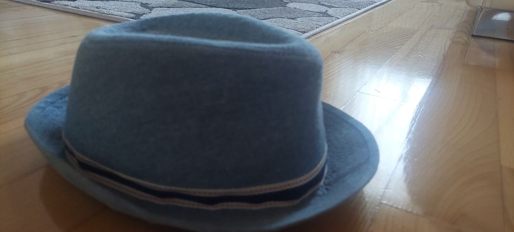 Dwa kapelusze letnie Rebel jeansowe słomkowy niebieski