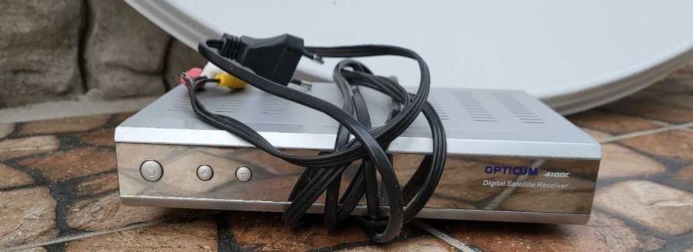 Супутникові антени з тюнером