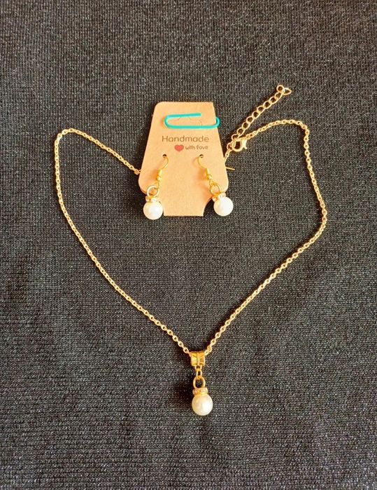 Colar de pérolas. Novos.
Cada 5€