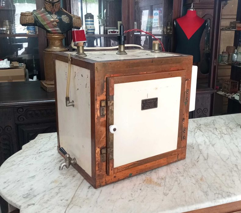Antiga estufa de esterilização médica Alemã C. Gerhardt