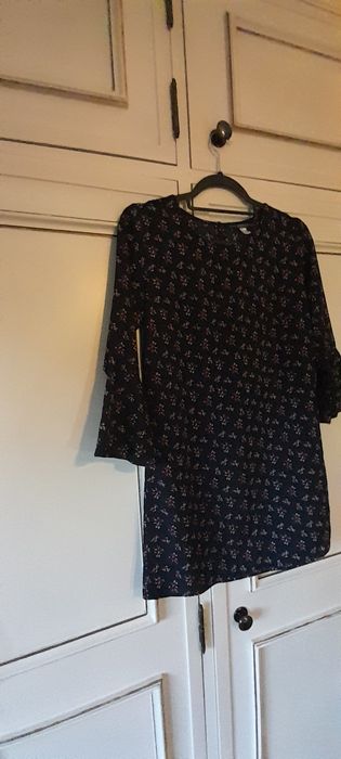 Vestido meia manga azul escuro com flores