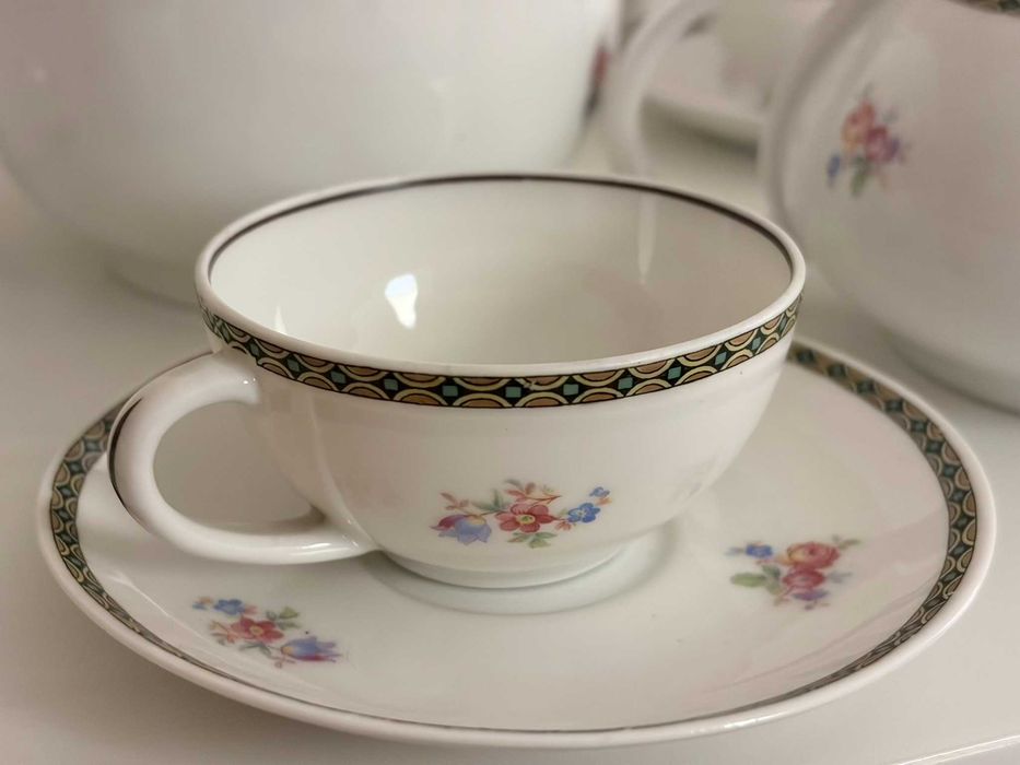 Serviço de Chá Vista Alegre – 10 Chávenas + Pires e 3 Bules – Selo 31 – Floral
