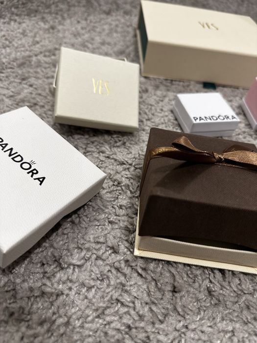 Pudełka pandora, apart, yes