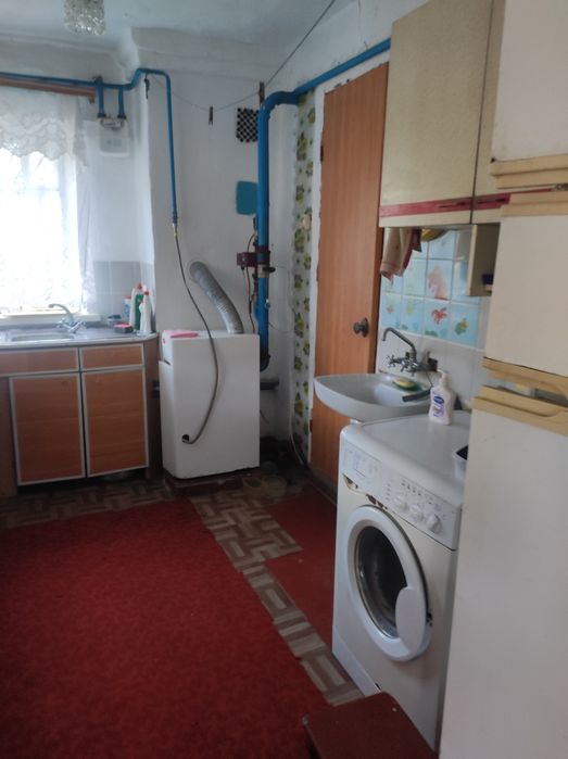 Продаж будинку з господарськими будівлями