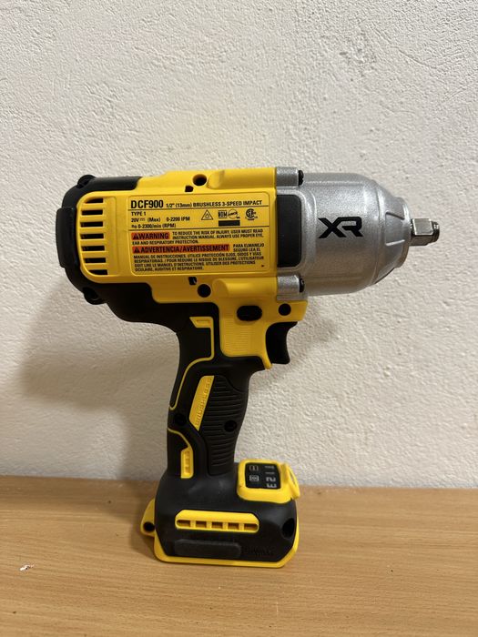 Гайкокрут ударний акумуляторний DeWALT DCF900