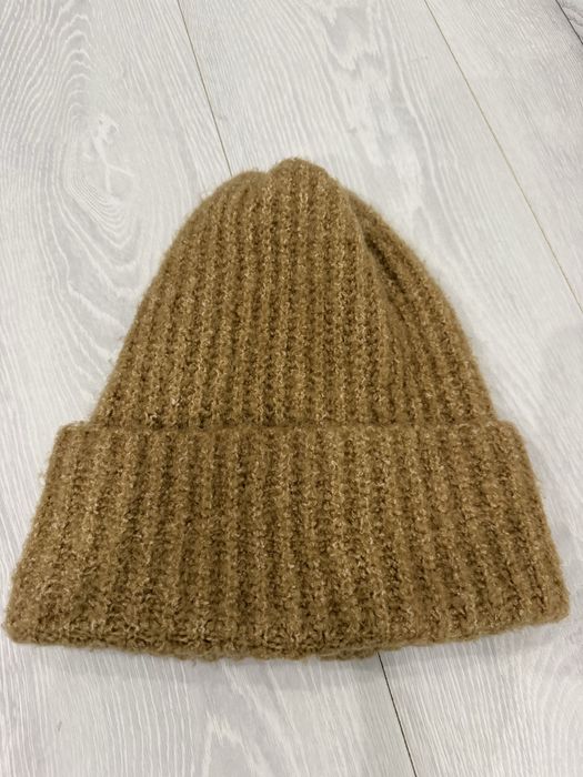 Zara коричнева шапка