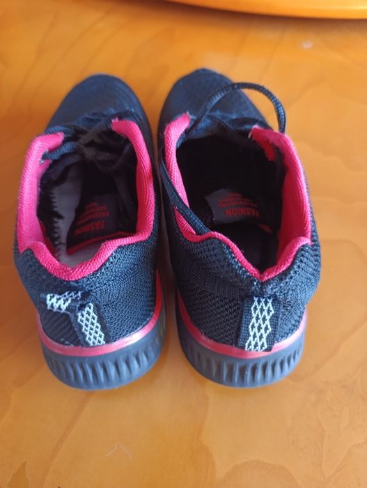 Buty sportowe w dobrym stanie