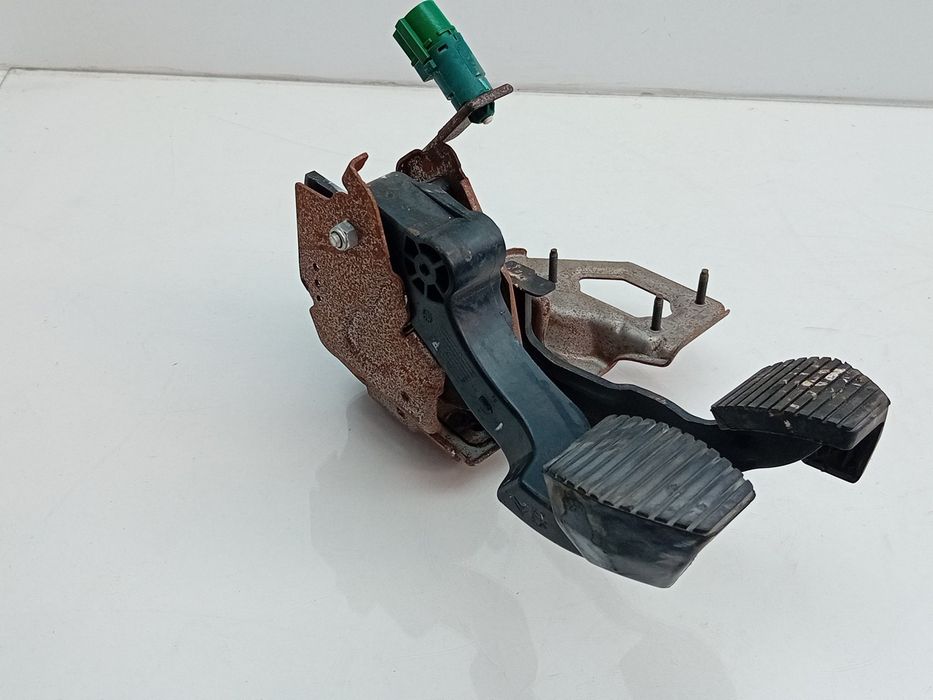 Pedal da embraiagem PEUGEOT 208