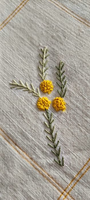 Toalha de mesa bordada à mão