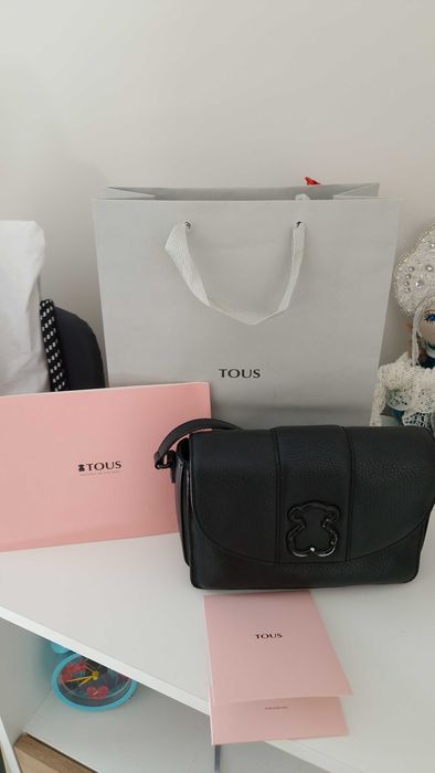 Czarna skórzana torebka Tous listonoszka