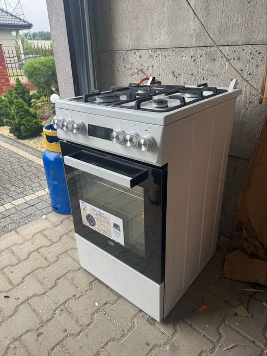 OKAZJA Kuchnia Beko gazowo-elektryczna LCD BIAŁA BDB Stan GWAR+Gratis!